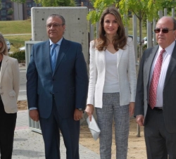 Su Alteza Real la Princesa de Asturias a su llegada al centro, junto al consejero de Asuntos Sociales de la Comunidad de Madrid, la subsecretaria de S